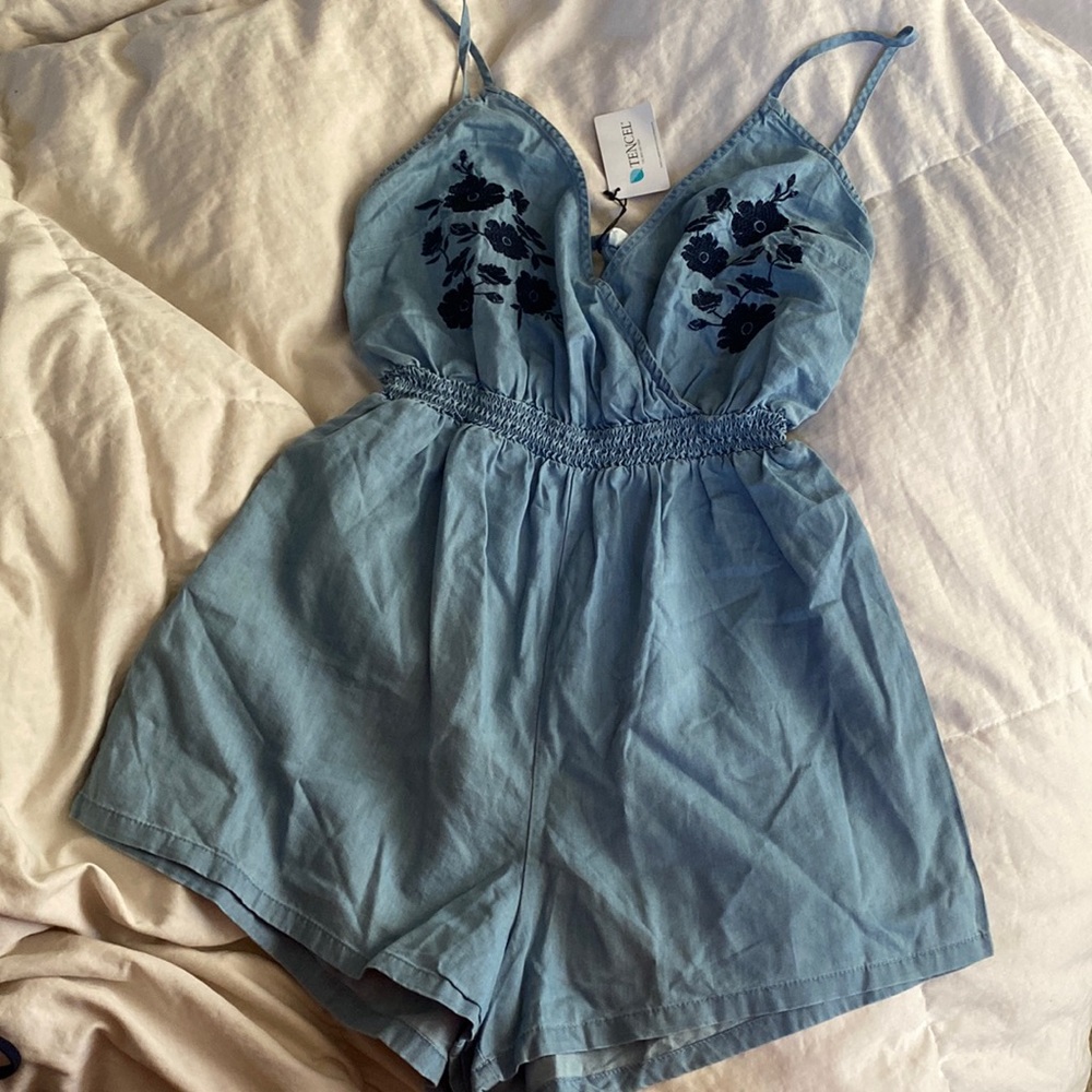 NWT blue romper size L
